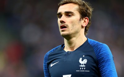 球探电竞动态-加拉格尔被切尔西青训队友包围庆祝